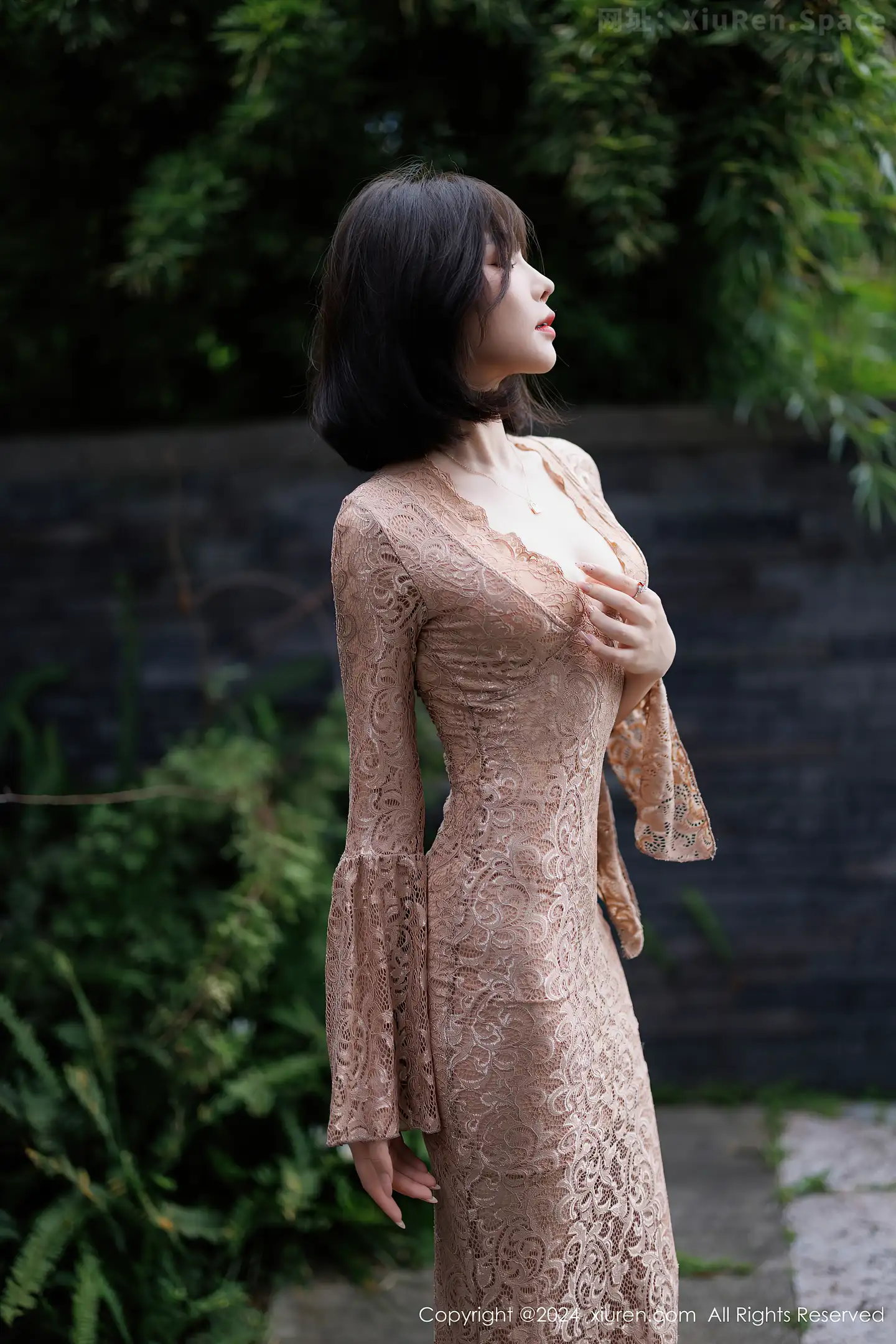 图片[5]-[XiuRen秀人网] VOL.9412 女神徐莉芝Booty性感浅色连衣裙配超薄肉丝秀曼妙身姿诱惑写真91P-秀人网官方网站